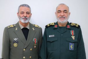 فرماندهان کل سپاه و ارتش در پیام مشترکی از عنایت مقام معظم رهبری، فرمانده معظم کل قوا به جهت اهدای نشان فتح، قدردانی کردند