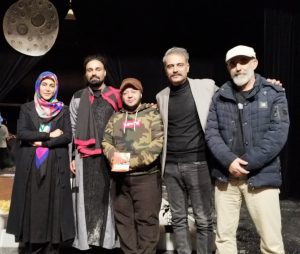 نمایش خانه مادری به روی صحنه رفت