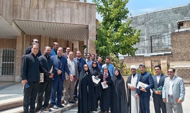 خبرنگاران پیام رسان حق و حقیقت هستند خبرنگاران پیام رسان حق و حقیقت هستند