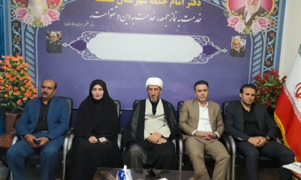 غبارروبی گلزار شهدا به مناسبت هفته دولت غبارروبی گلزار شهدا به مناسبت هفته دولت