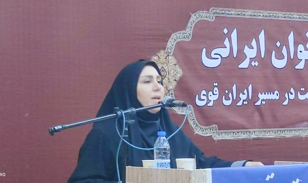 زنان خورشید تابناک و ستون امن خانواده هستند