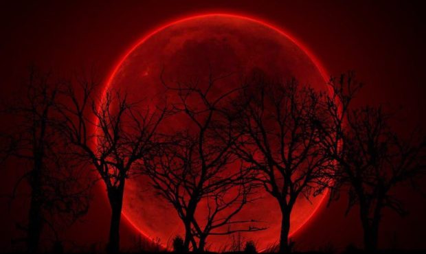 ماه خونین امشب آسمان ایران را قرمز می‌کند