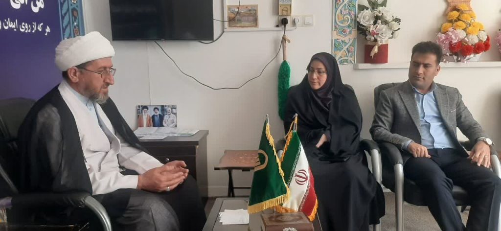 خانواده شهدا چشم و چراغ ملت و نظام هستند