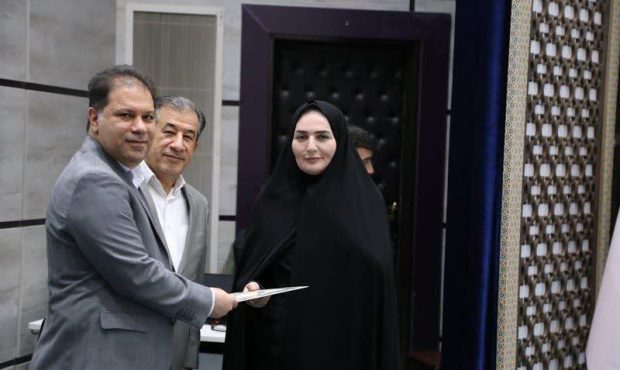 کسب عنوان فرماندار برتر در حوزه پژوهش و فناوری به فرماندار شهرستان سلسله تعلق گرفت