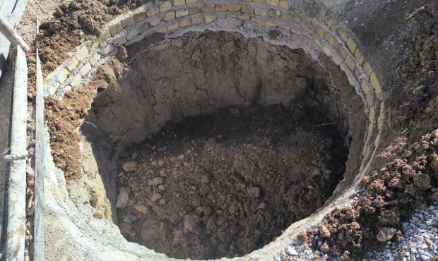 یک حلقه چاه غیر مجاز در شهرستان سلسله پر و مسلوب المنفعه شد