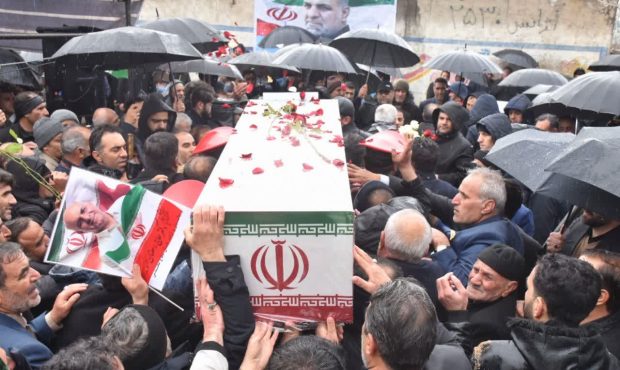 تشییع پیکر مطهر شهید والامقام «حاج رمضان حسنوند» در شهرستان الشتر تشییع پیکر مطهر شهید والامقام «حاج رمضان حسنوند» در شهرستان الشتر