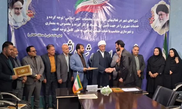به مناسبت هفته کارگر از نیروهای شهرداری الشتر تجلیل شد به مناسبت هفته کارگر از نیروهای شهرداری الشتر تجلیل شد