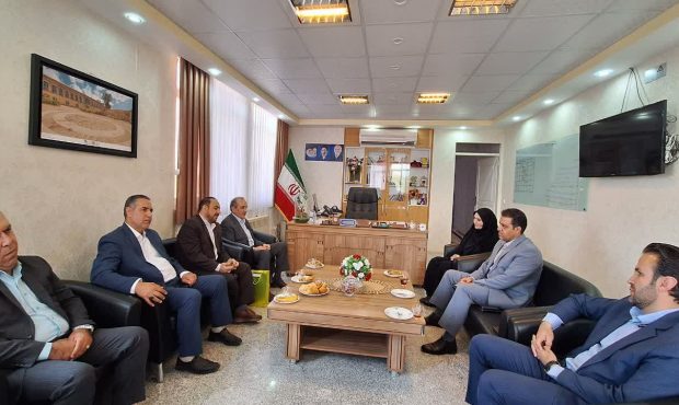 دیدار فرماندار با هیئت امنای بنیاد خیریه دکتر حاج علی دولتشاهی در لرستان دیدار فرماندار با هیئت امنای بنیاد خیریه دکتر حاج علی دولتشاهی در لرستان