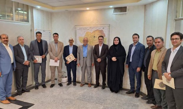 تجلیل فرماندار از اعضای شوراهای اسلامی شهر الشتر و فیروزآباد تجلیل فرماندار از اعضای شوراهای اسلامی شهر الشتر و فیروزآباد