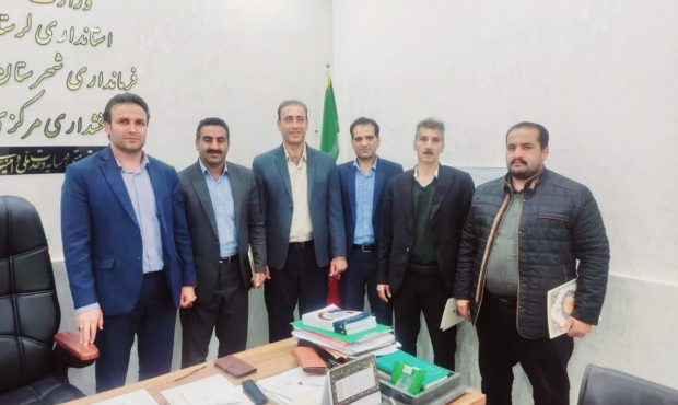 تجلیل بخشدار مرکزی سلسله از اعضای شورای اسلامی بخش تجلیل بخشدار مرکزی سلسله از اعضای شورای اسلامی بخش