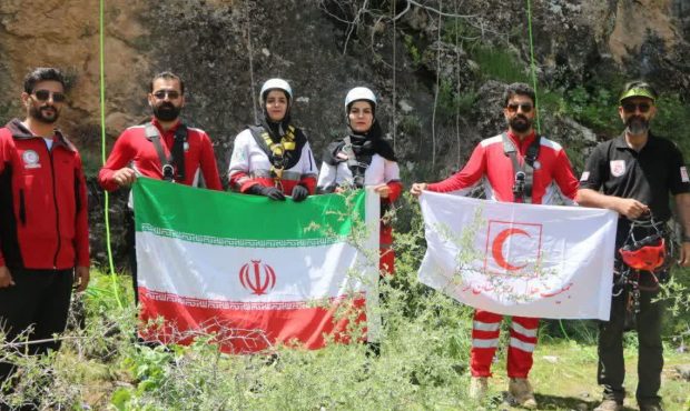 صعود نمادین تیمهای کوهستان هلالاحمر سلسله به ارتفاعات کهمان صعود نمادین تیمهای کوهستان هلالاحمر سلسله به ارتفاعات کهمان