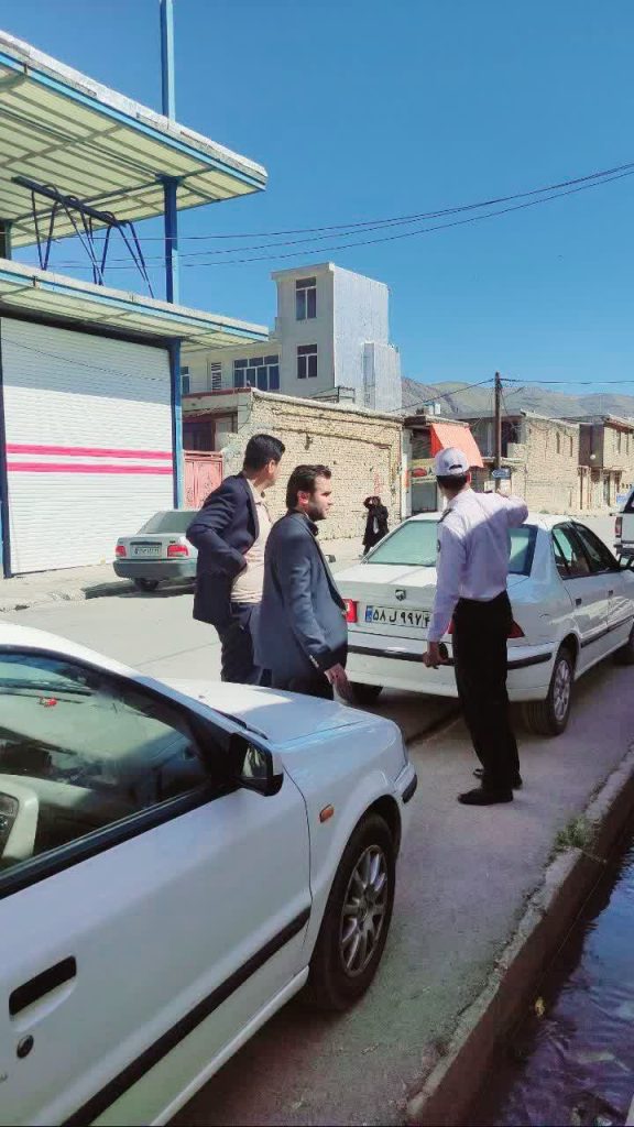 رفع گره‌های ترافیکی محور کهمان در دستور کار بخشداری مرکزی با جانمایی تابلوهای روان‌سازی ترافیک