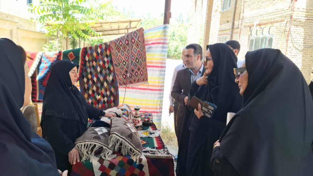 بازدید فرماندار شهرستان سلسله از نمایشگاه مشاغل خانگی به مناسبت هفته جهاد کشاورزی